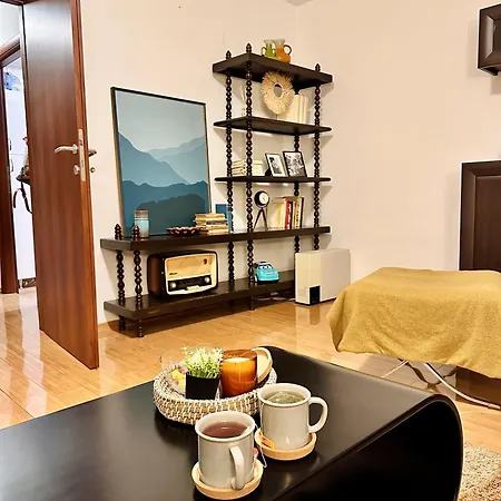 Cadena, Apartment