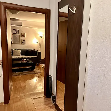 Cadena, Apartment *